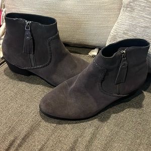 Jack Rogers Gray Suede Waterproof Ankle Boots Booties Zip Up Tassel
